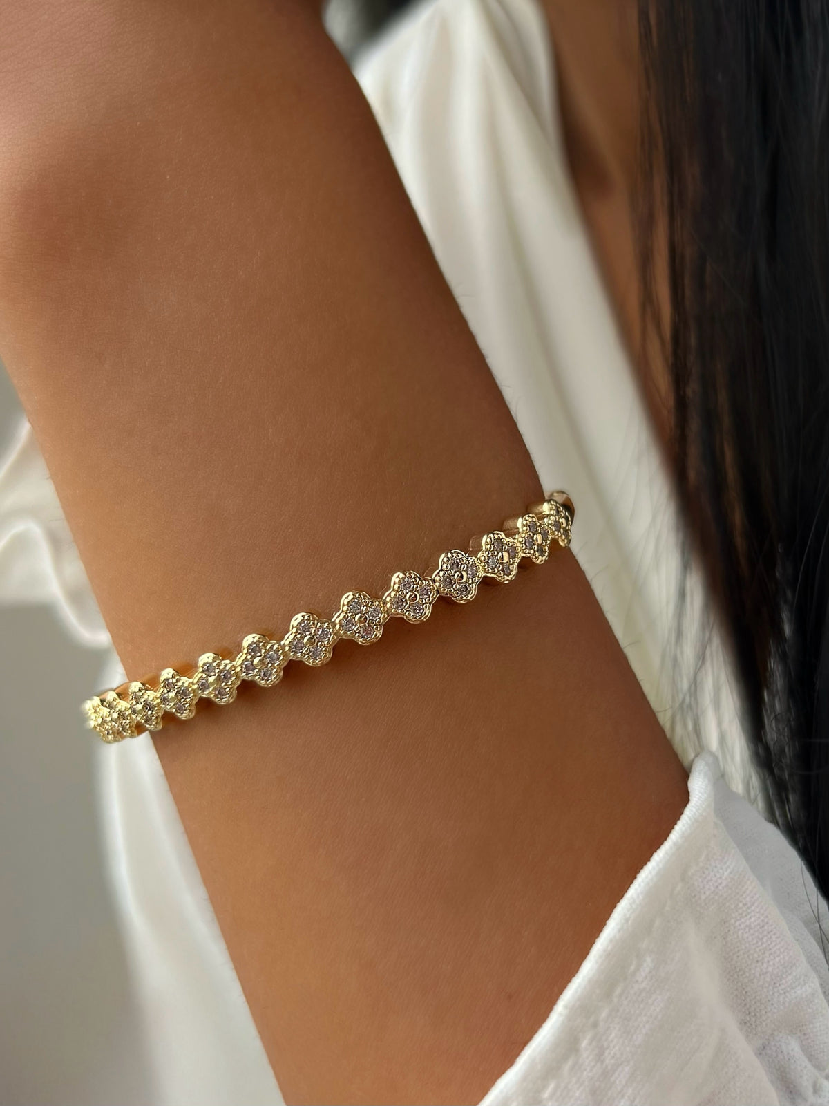 Bracelete Mini Trevos Cravejados Banho Ouro 18k