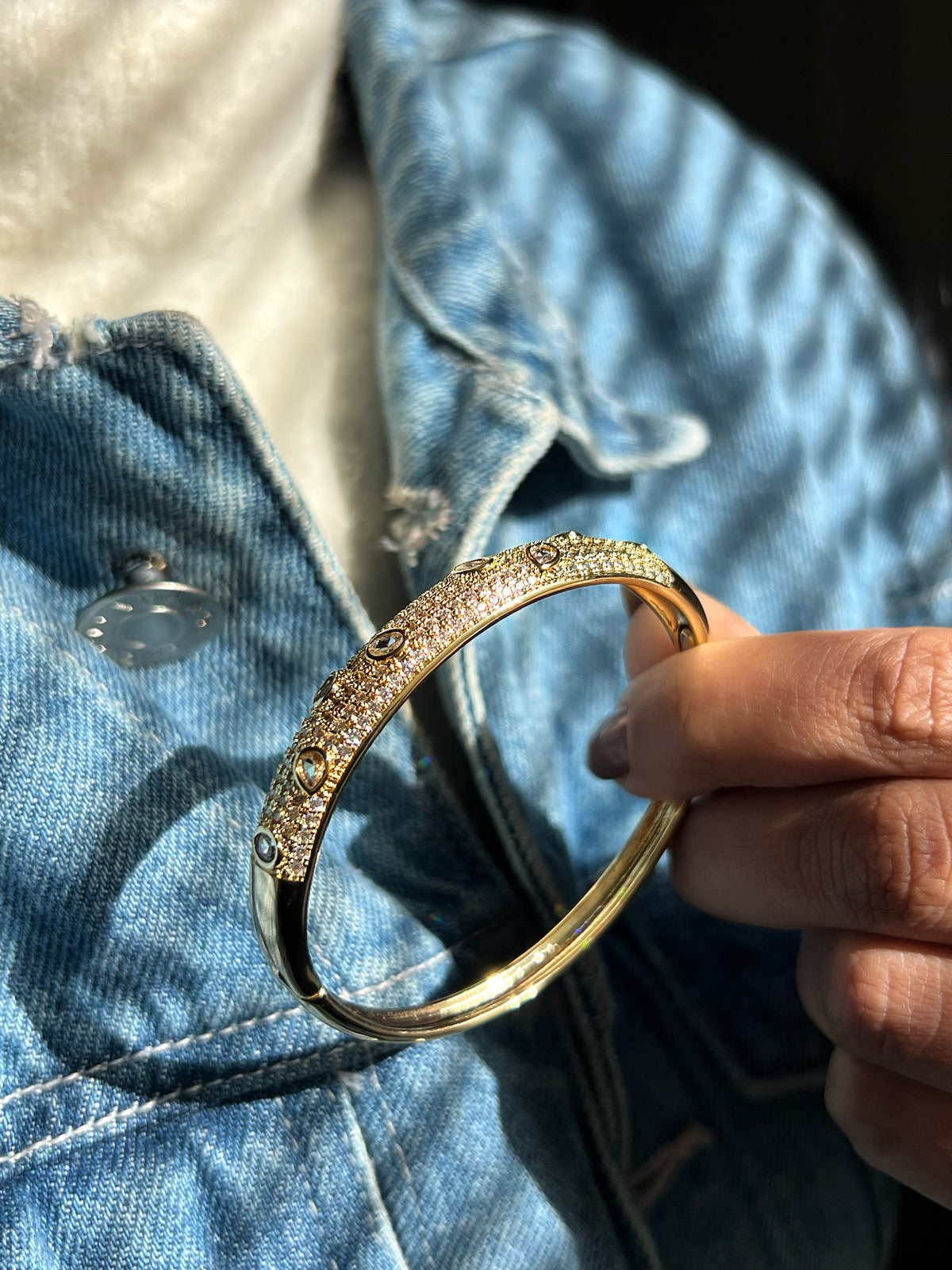 Bracelete Cravejado Com Detalhes Em Gotas Banho Ouro 18k