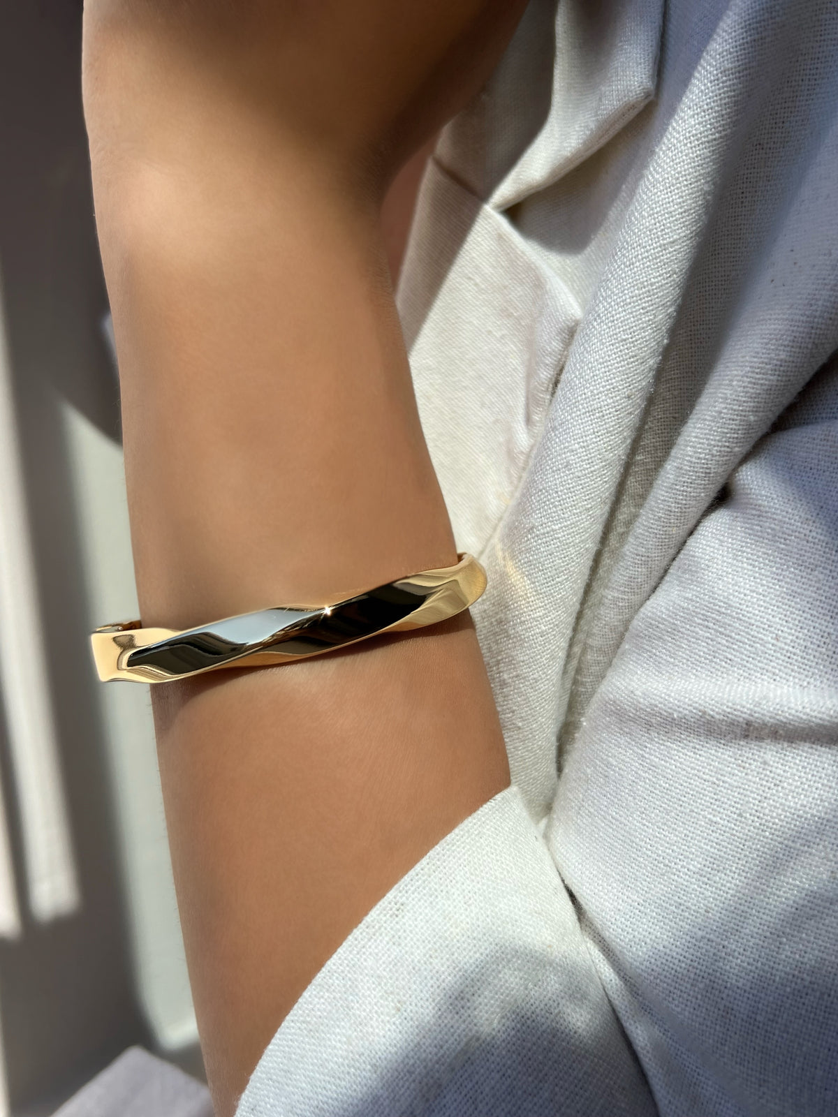 Bracelete Orgânico Torcido Banho Ouro 18k