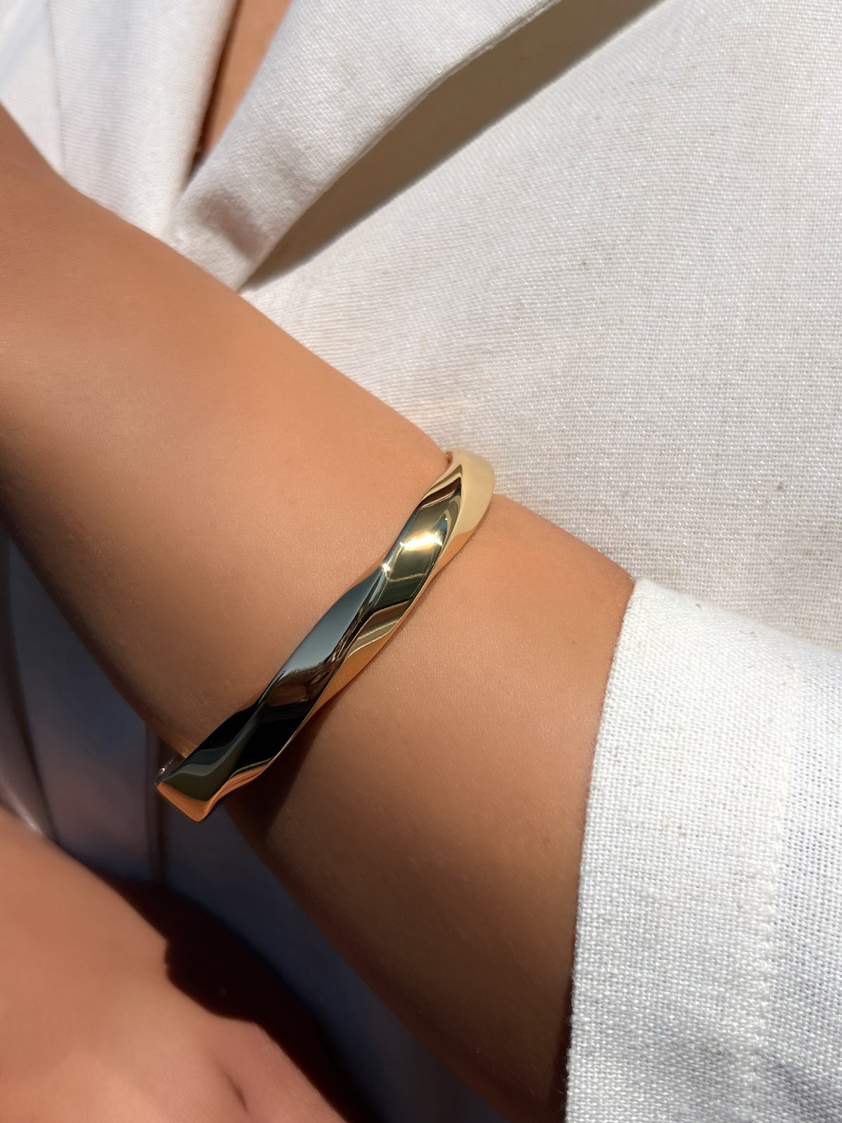 Bracelete Orgânico Torcido Banho Ouro 18k
