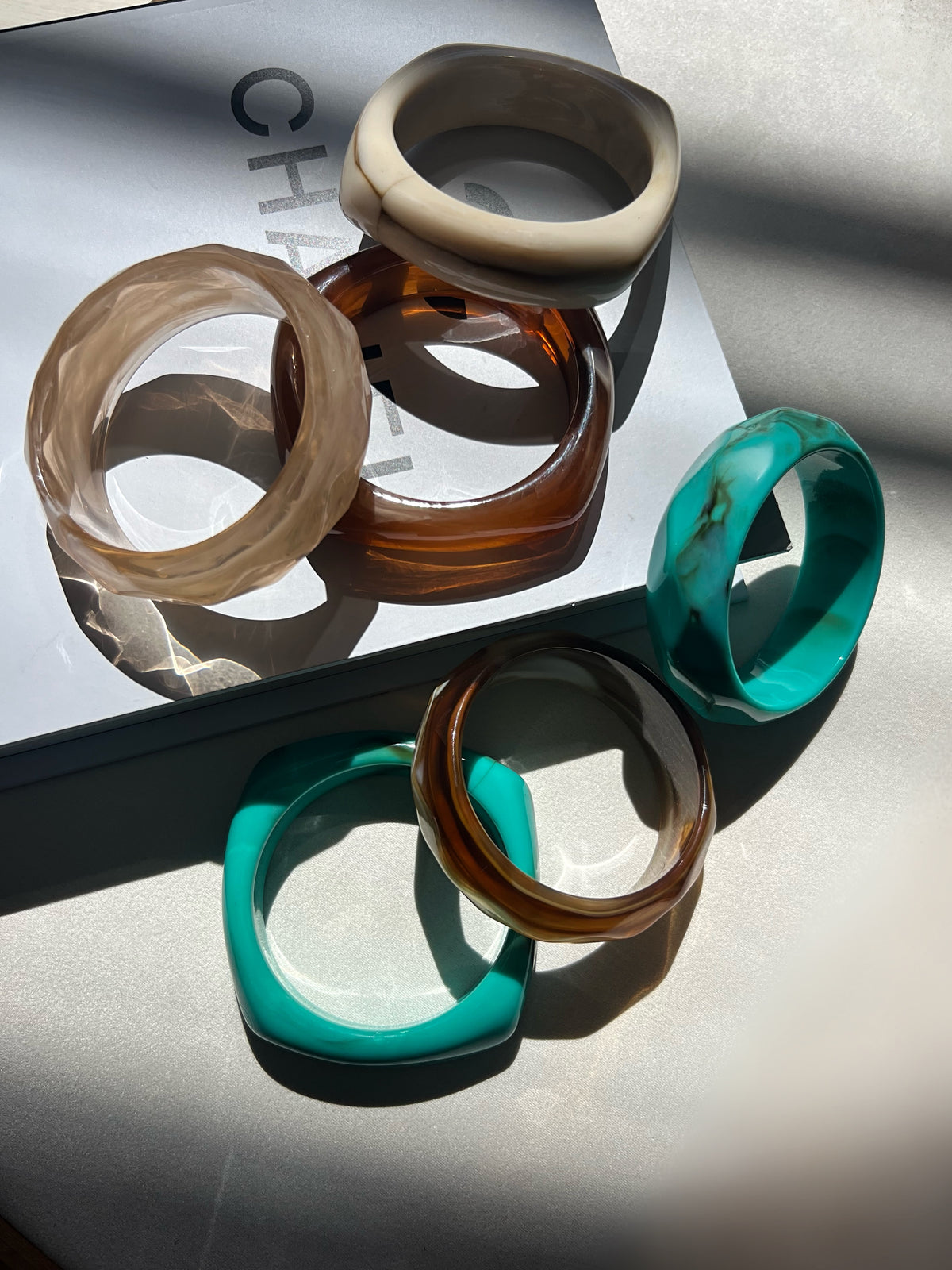 Bracelete Acrílico Quadrado Camel