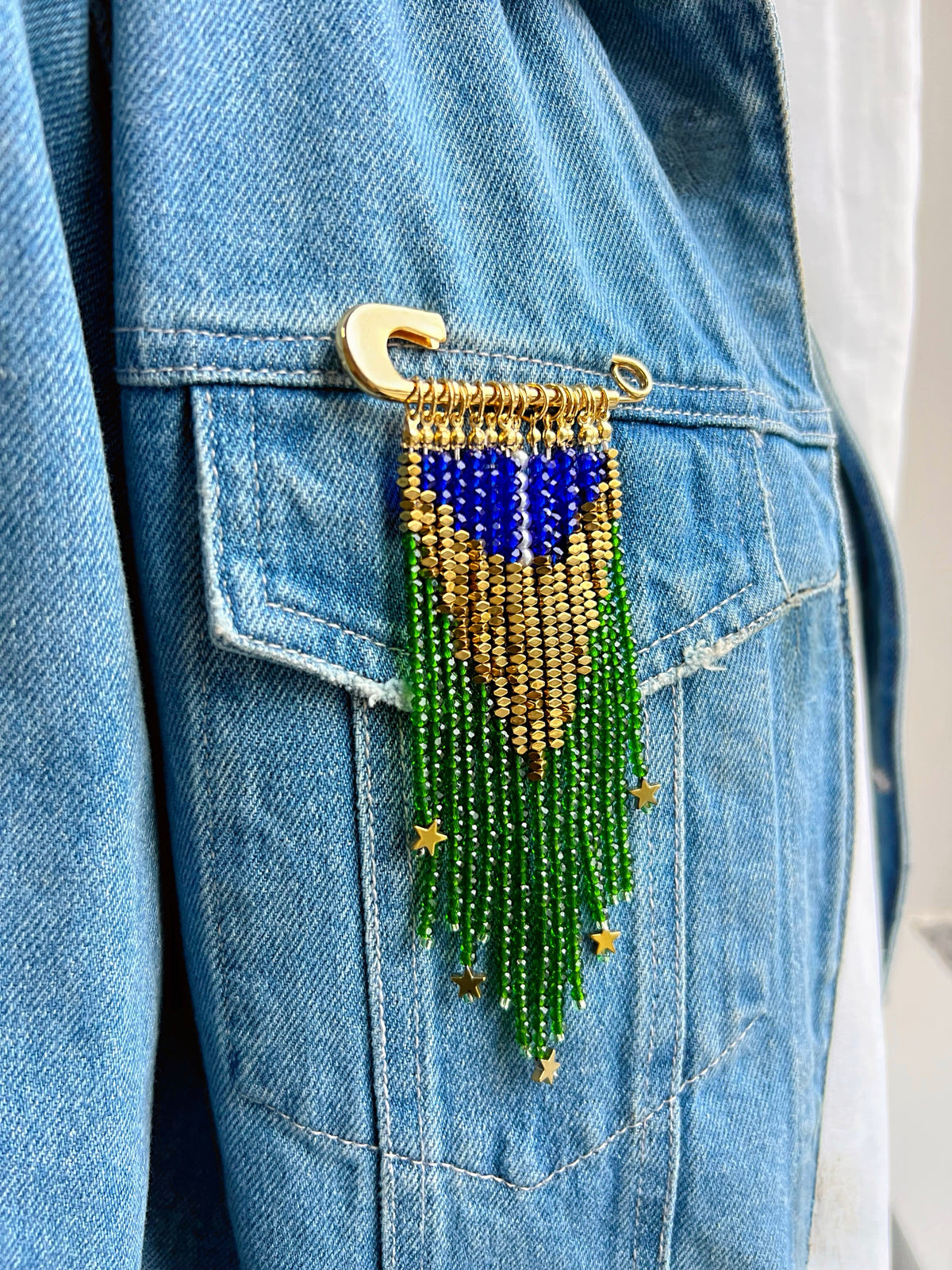 Broche Bandeira Brasil Com Hematitas e Estrelas
