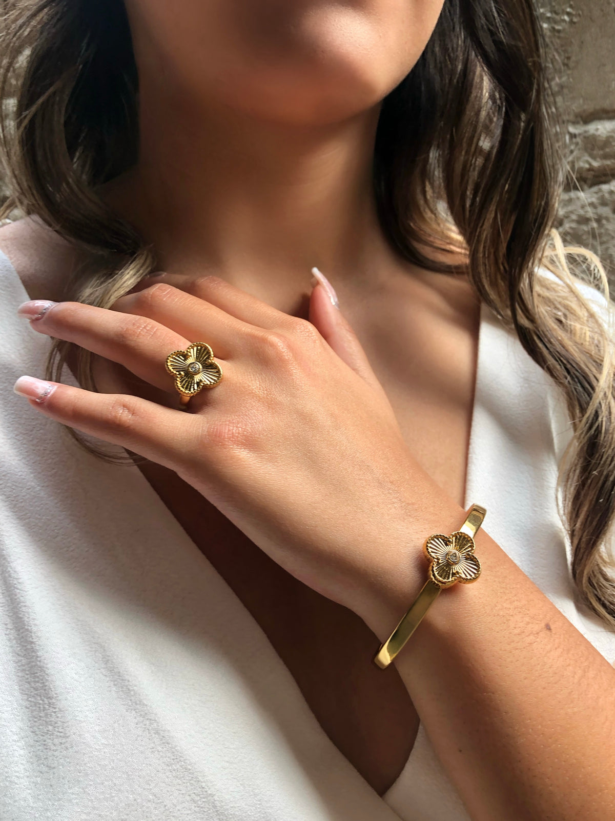 Anel Trevo Banho Ouro 18k