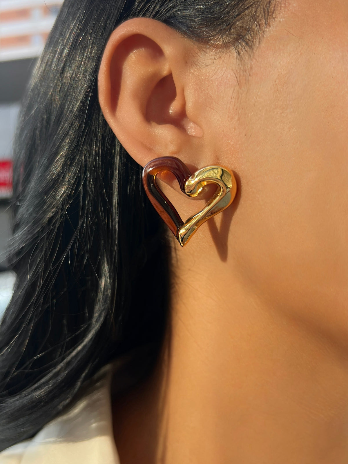 Brinco Coração Duo Marrom e Banho Ouro 18k