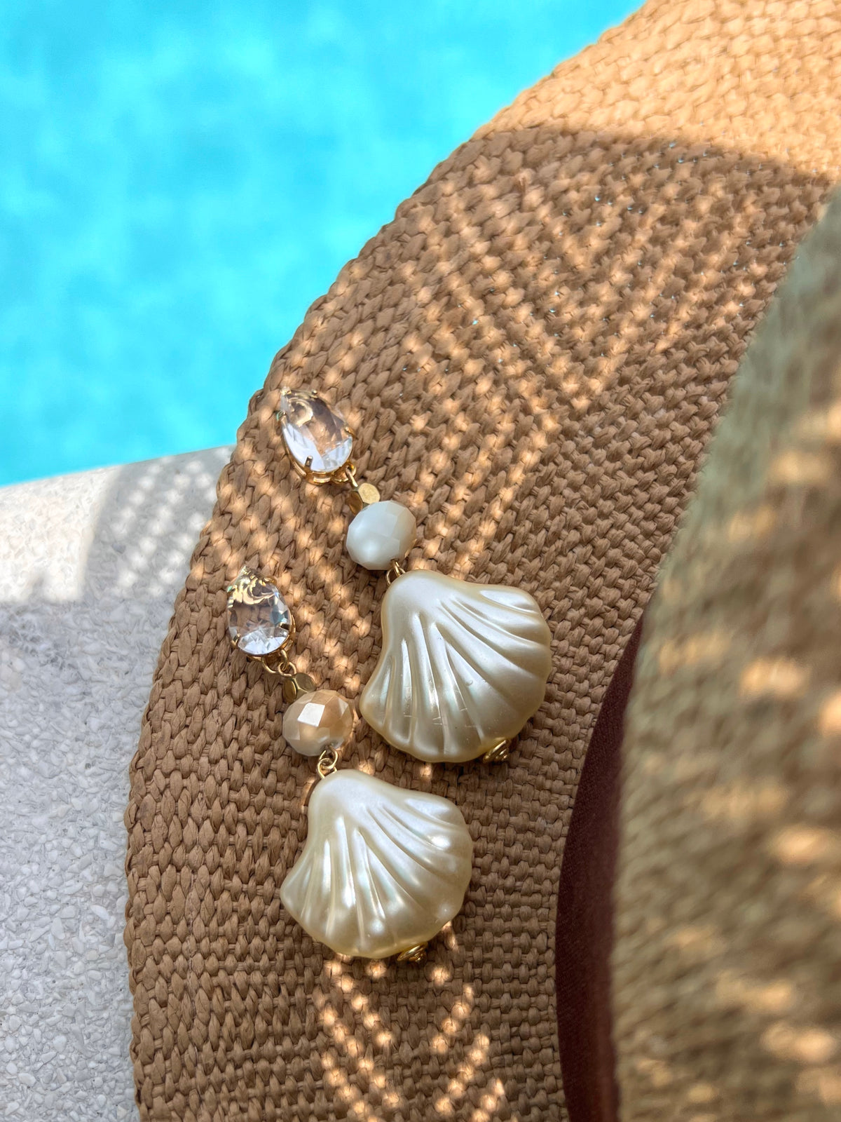 Brinco Linha Mar Gota Cristal Com Concha Pérola e Hematitas