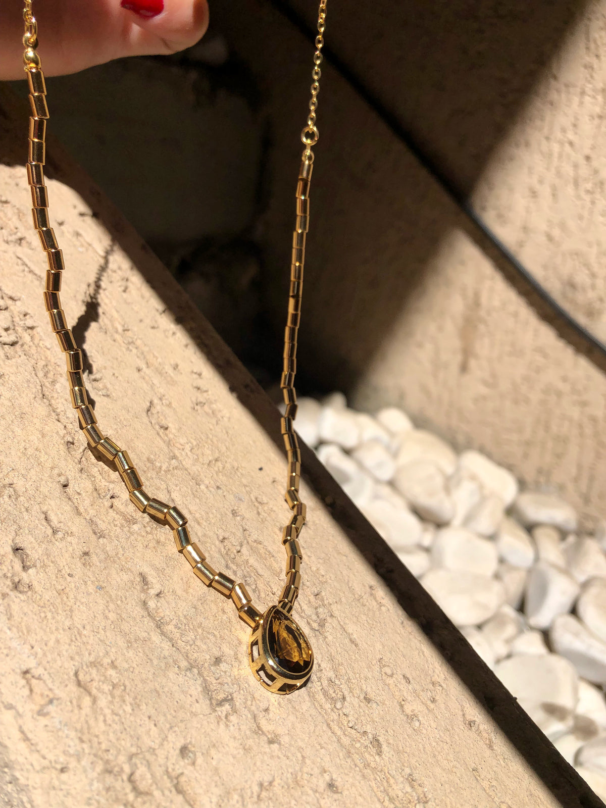 Colar Diana Com Gota Lapidada Cor Marrom 45cm