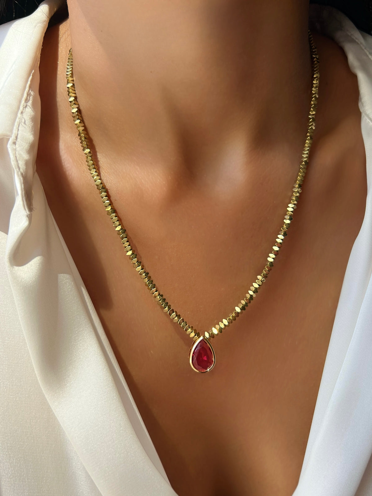 Colar Hematitas Com Gota Cristal Cor Rubi 50cm