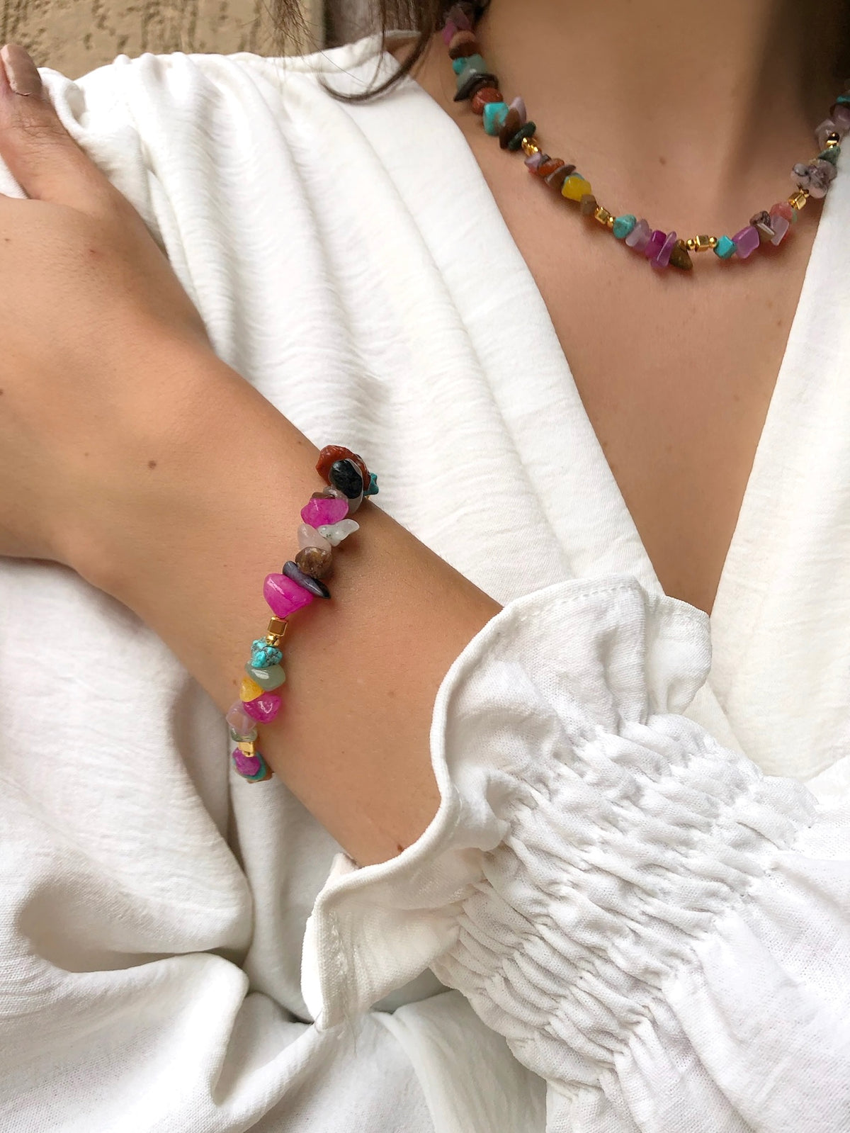 Última Peça!!! Pulseira Cascalhos Coloridos E Detalhes Em Banho Ouro 16cm