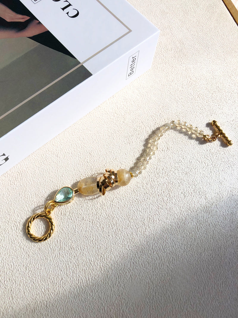 Pulseira Rebeca Pedra Quartzo Rutilado, Gota Lapidada Cor Água Marinha E Fecho Torcido 20cm