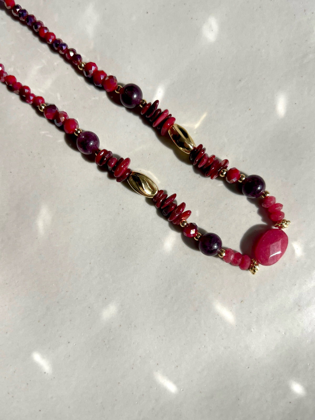 Colar Com Cristais e Pedras Naturais Com Jade Rubi 45cm