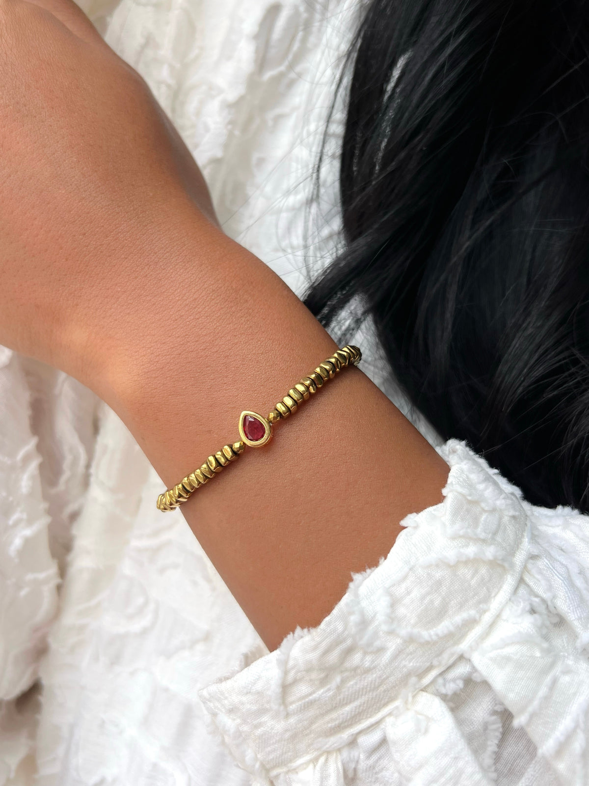 Pulseira Hematita Ouro Com Gota Rubi 16cm