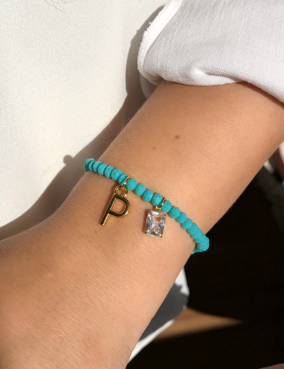 Pulseira De Cristais Lapidados Cor Turquesa Personalizado Letra Média Com Baguete Zircônia