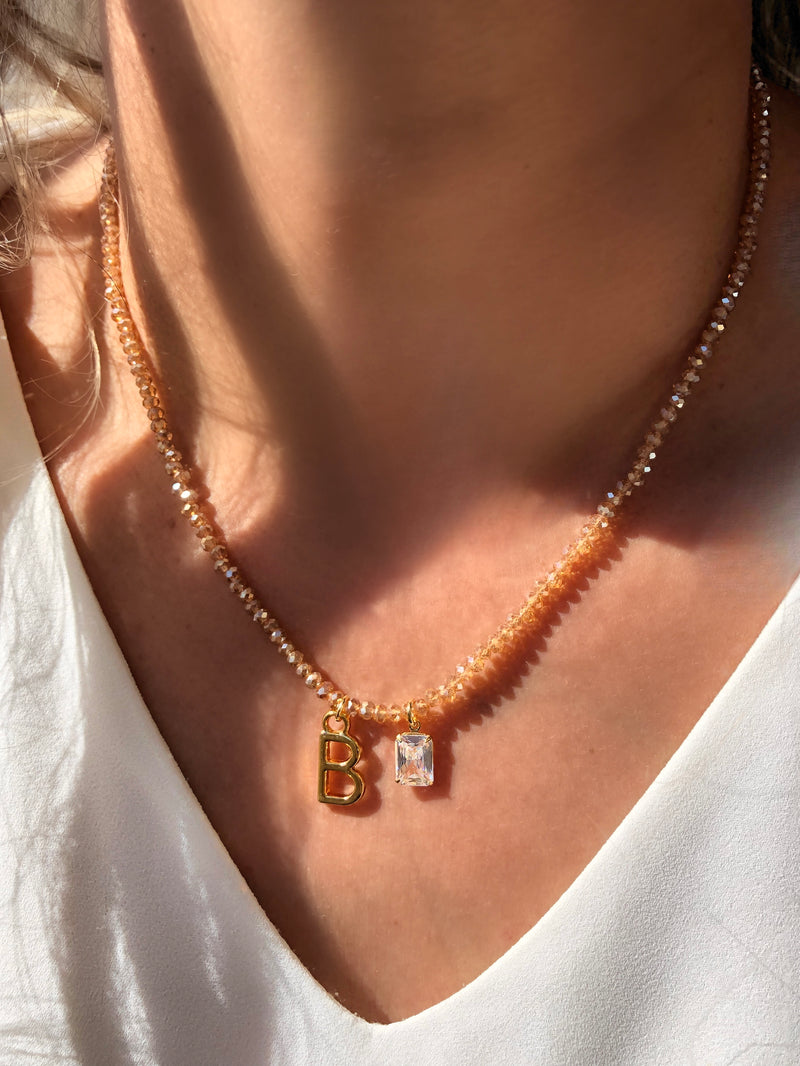 Colar De Cristais Lapidados Cor Dourado Personalizado Letra Média Com Baguete Zircônia