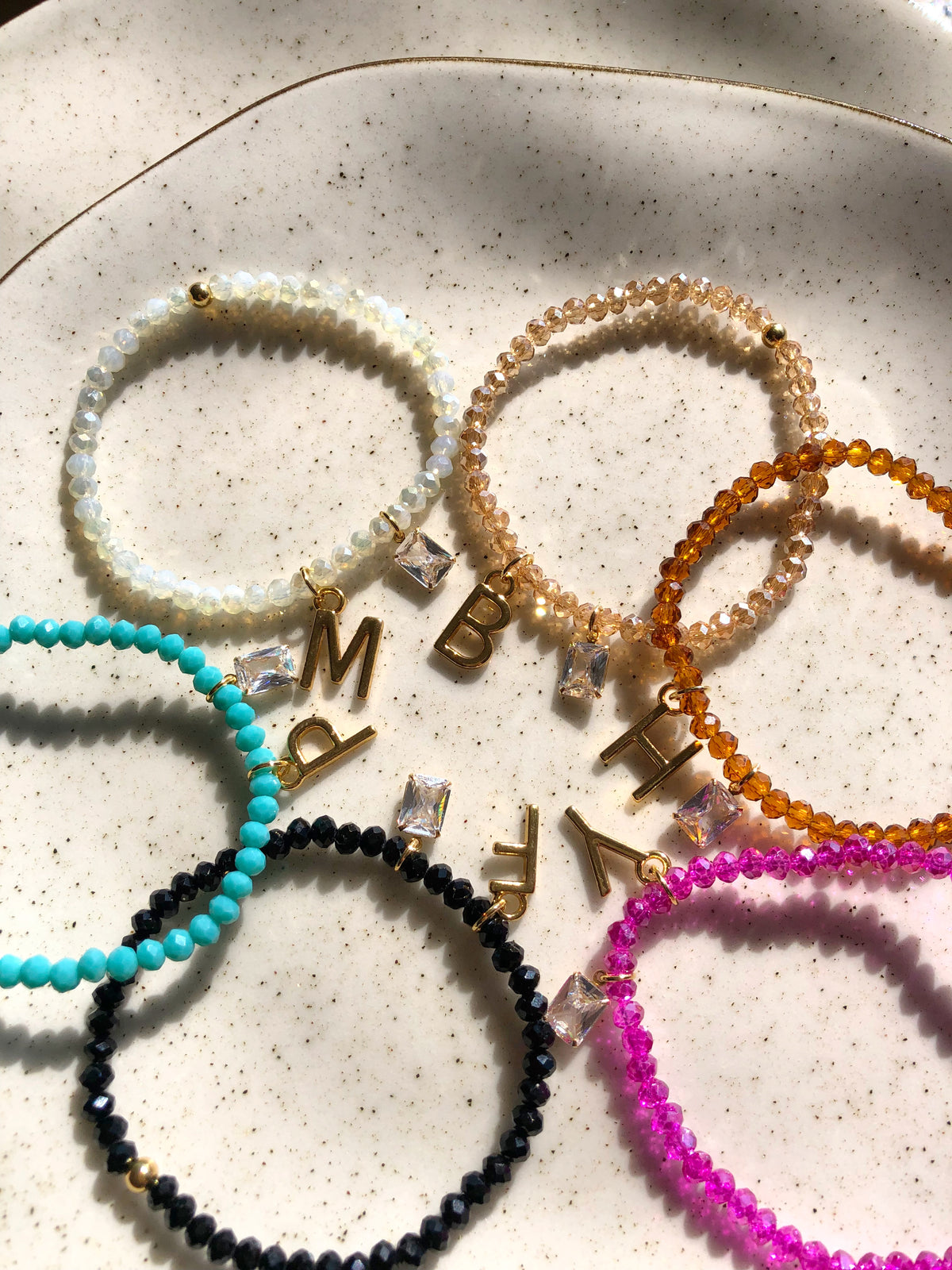 Pulseira De Cristais Lapidados Cor Turquesa Personalizado Letra Média Com Baguete Zircônia