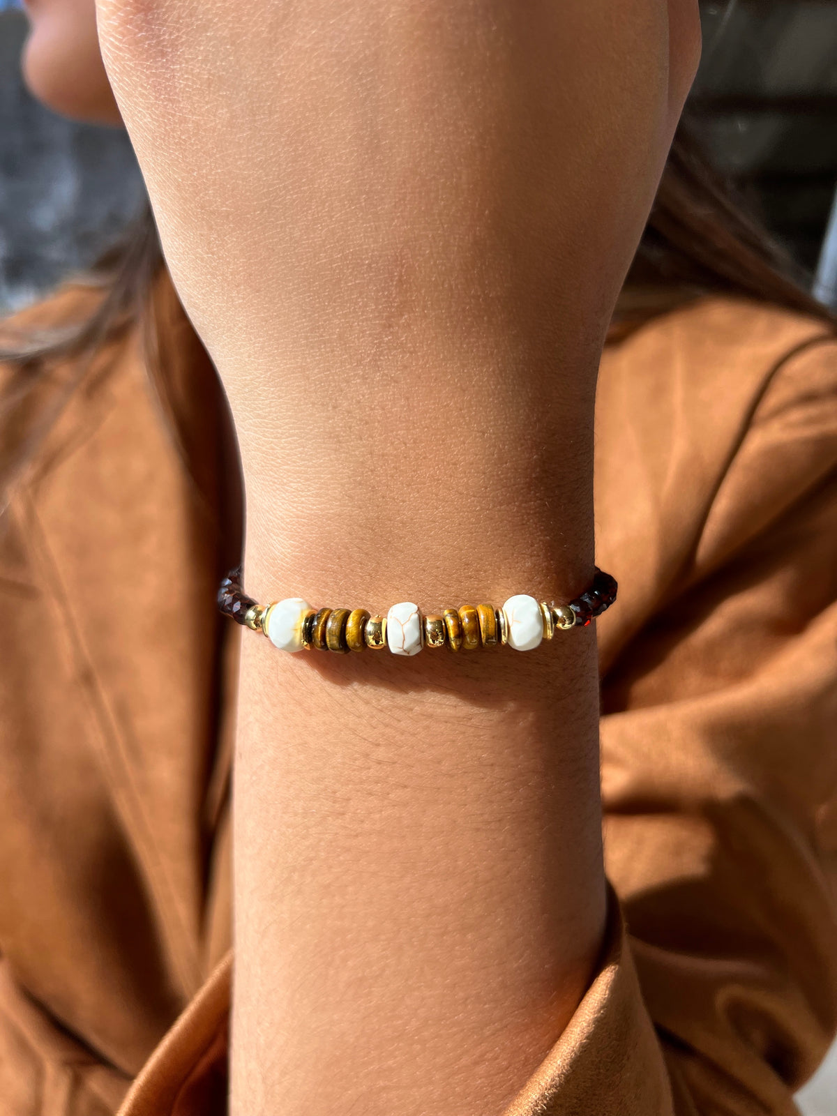 Pulseira Pedra Natural Olho De Tigre e Howlita 17cm
