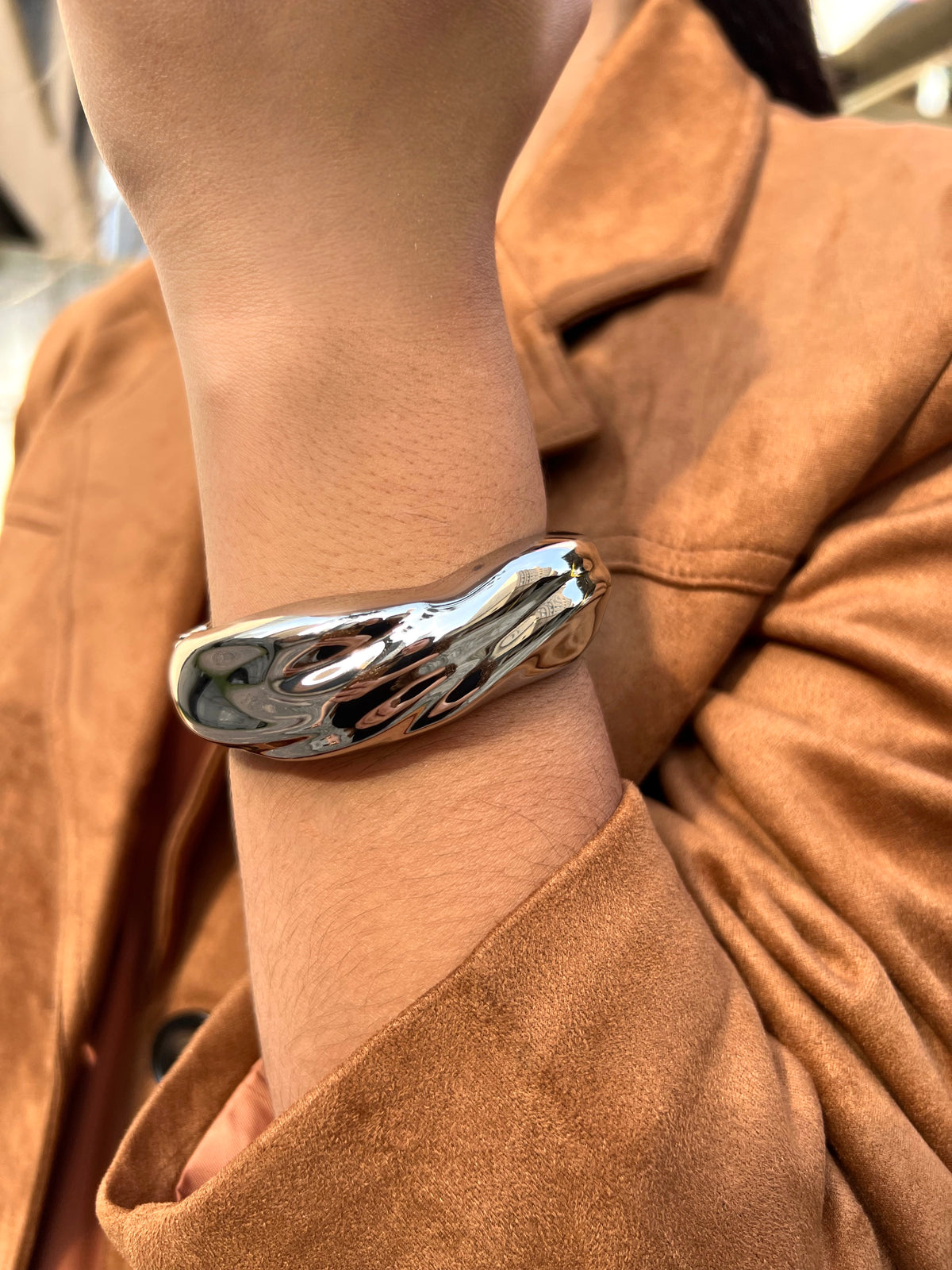 Bracelete Largo Ondulado Ródio Branco