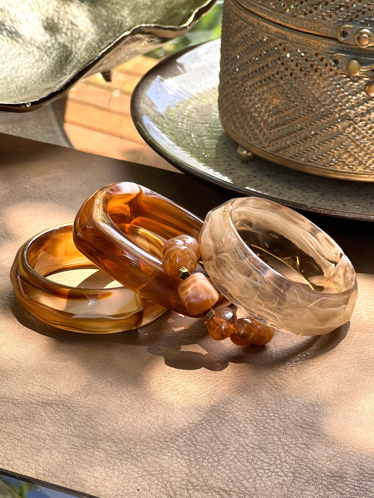 Pulseira Pedras Acrílicas Cor Camel Com Hematitas 18cm