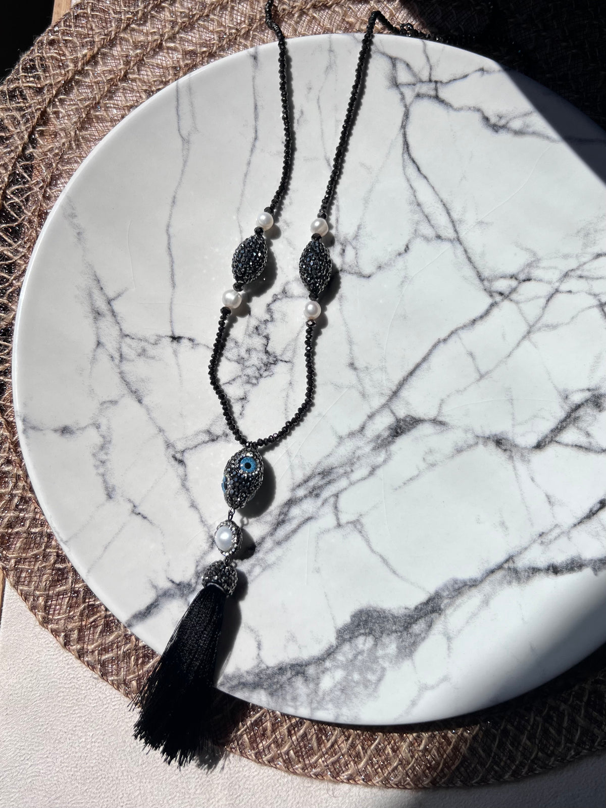 Última Peça!!! Colar Em Cristais Grafite Com Tassel Em Fios Preto