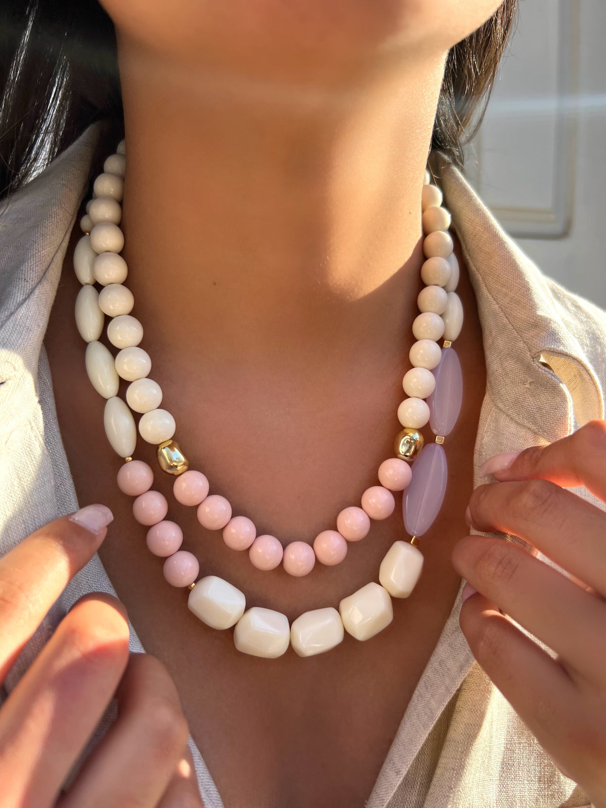 SUPER OFERTA!!! Mix De Dois Colares Bolas E Pedras Acrílicas Nude E Rosa