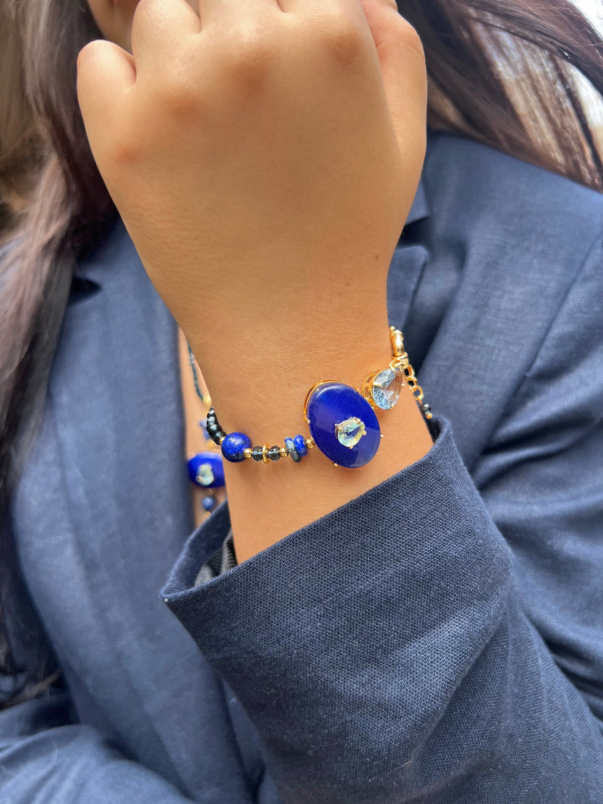 Pulseira Cristais Cor Montana e Pedra Safira Azul 20cm