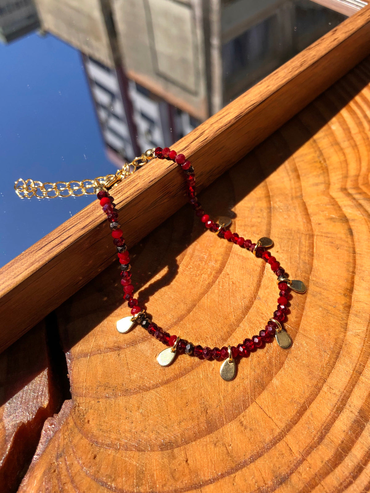 Pulseira Lais Cristais Mix Vermelho Cherry E Mini Gotas Penduradas 16cm