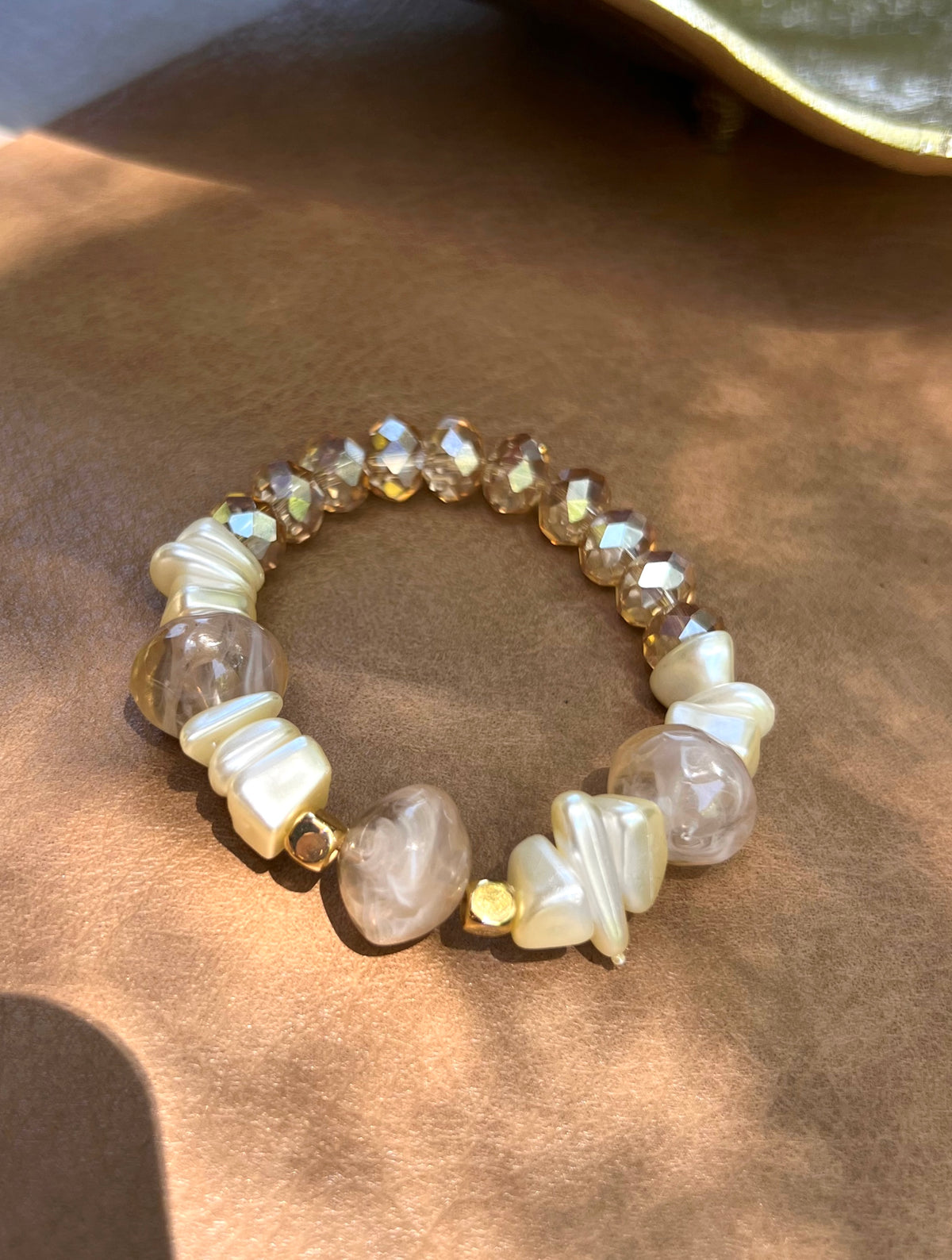 Pulseira Pedras Acrílicas Quartzo Bege e Hematitas 18cm