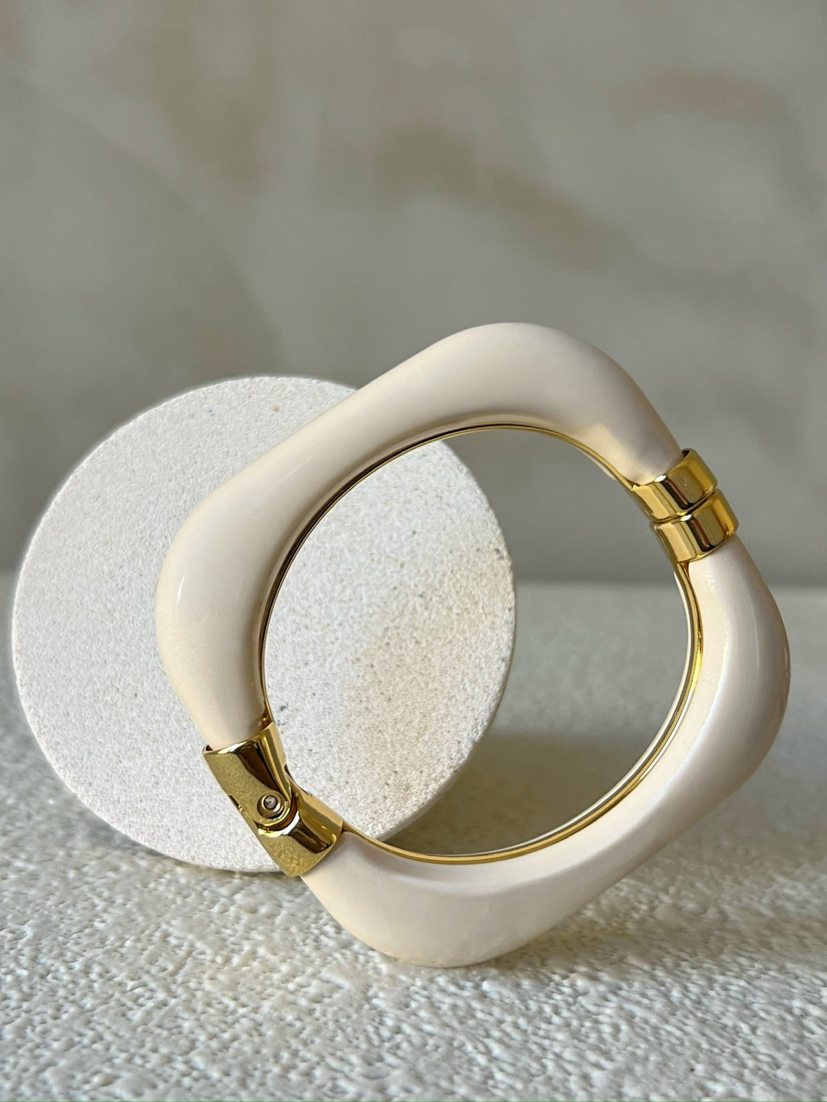 Bracelete Quadrado Acrílico Branco - Tiff Joias