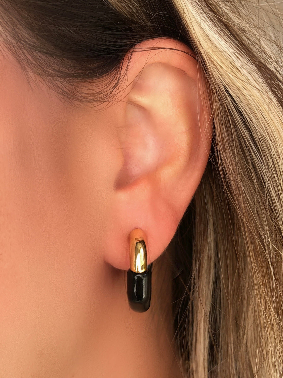 Brinco Argola Com Acrílico Preto - Tiff Joias