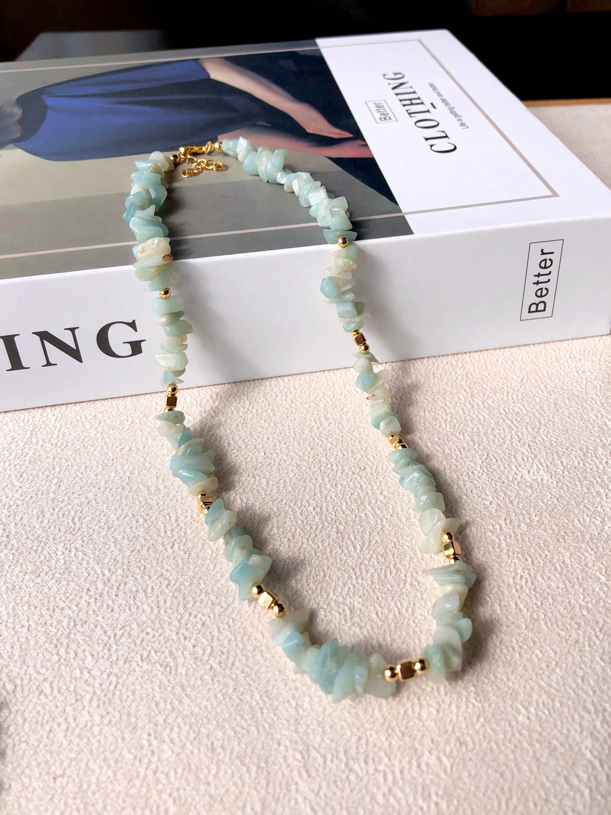 Colar Cascalho Amazonita E Detalhes Em Banho Ouro 42cm - Tiff Joias