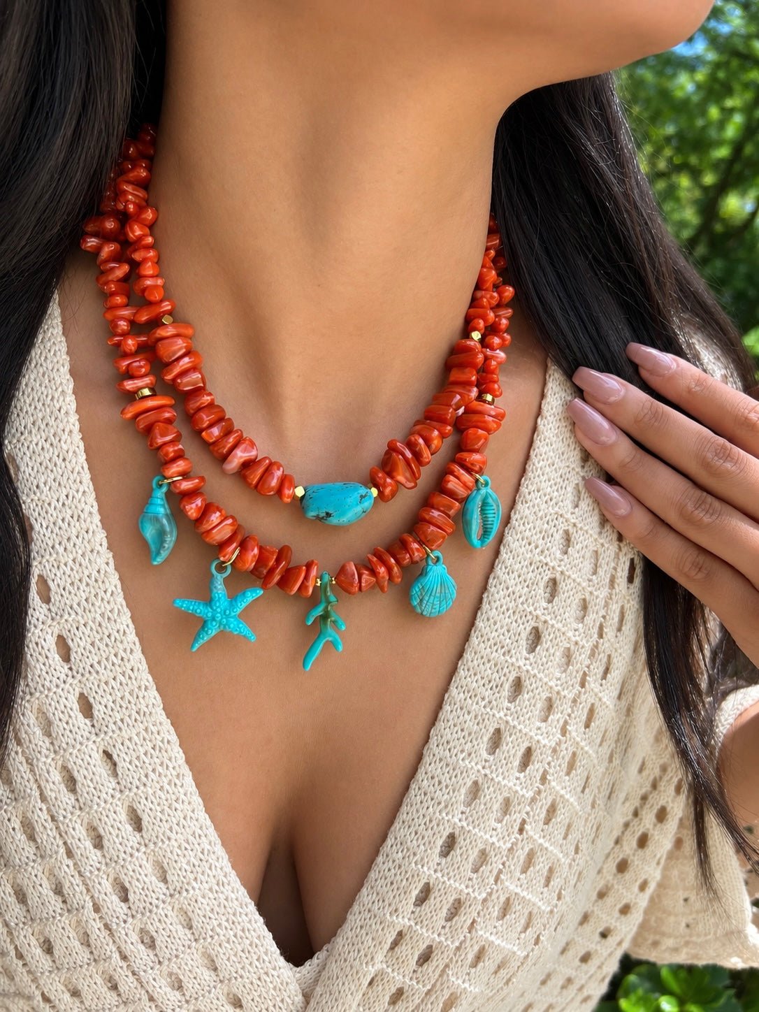 Mix De Dois Colares Cascalho Acrílico Cor Coral, Pedra Natural e Pins Fundo do Mar Cor Turquesa - Tiff Joias