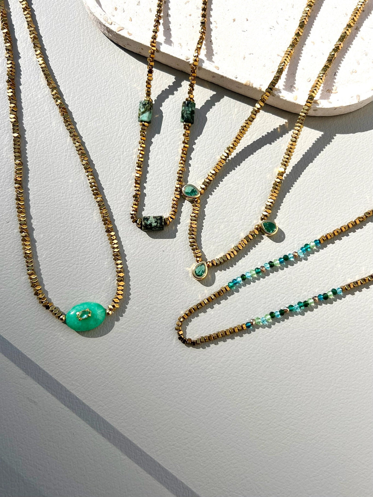 Mix De Quatro Colares Hematitas Com Amazonita e Turquesa Africana Natural - Tiff Joias