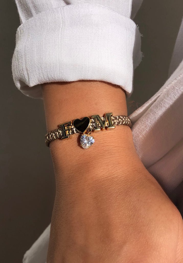 Pulseira Macramê Namorados Coração + 2 Letras + Coração Em Zircônia Branca - Tiff Joias