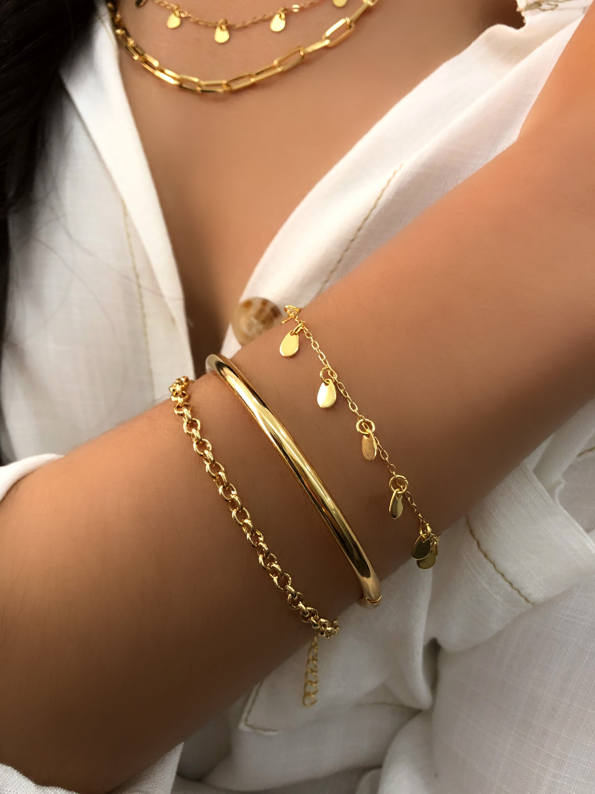 Mix de pulseiras corrente e bracelete liso