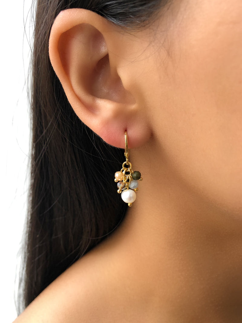 Par De Brincos Cristais Color Escuro Com Pérola Água Doce