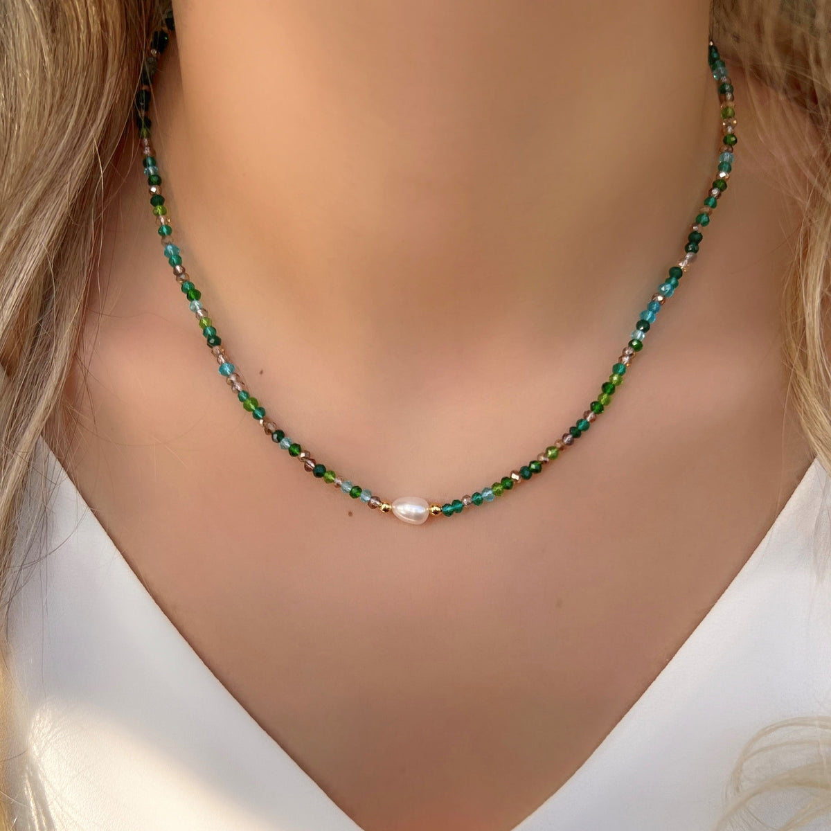 Colar Cristais Oceanic Verde Com Pérola Água Doce E Detalhes Em Bolinhas - Tiff Joias
