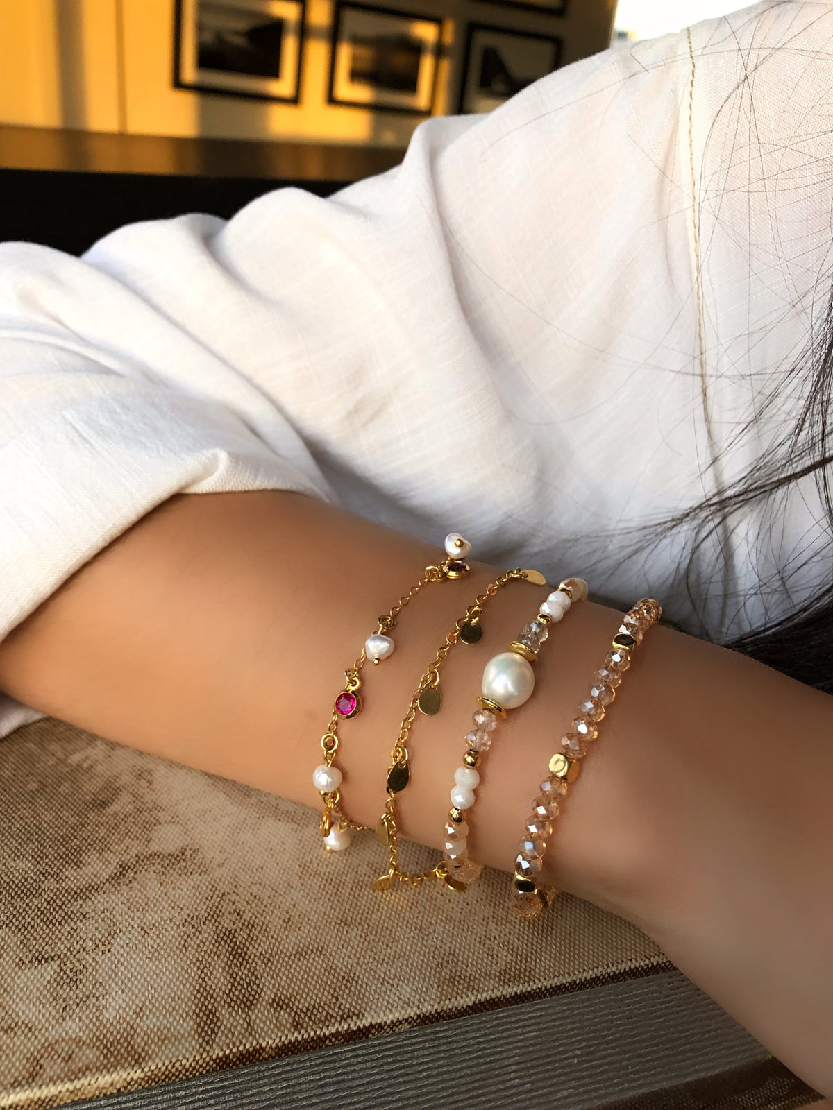 Mix de pulseiras tons perolado e mini gotas - Tiff Joias