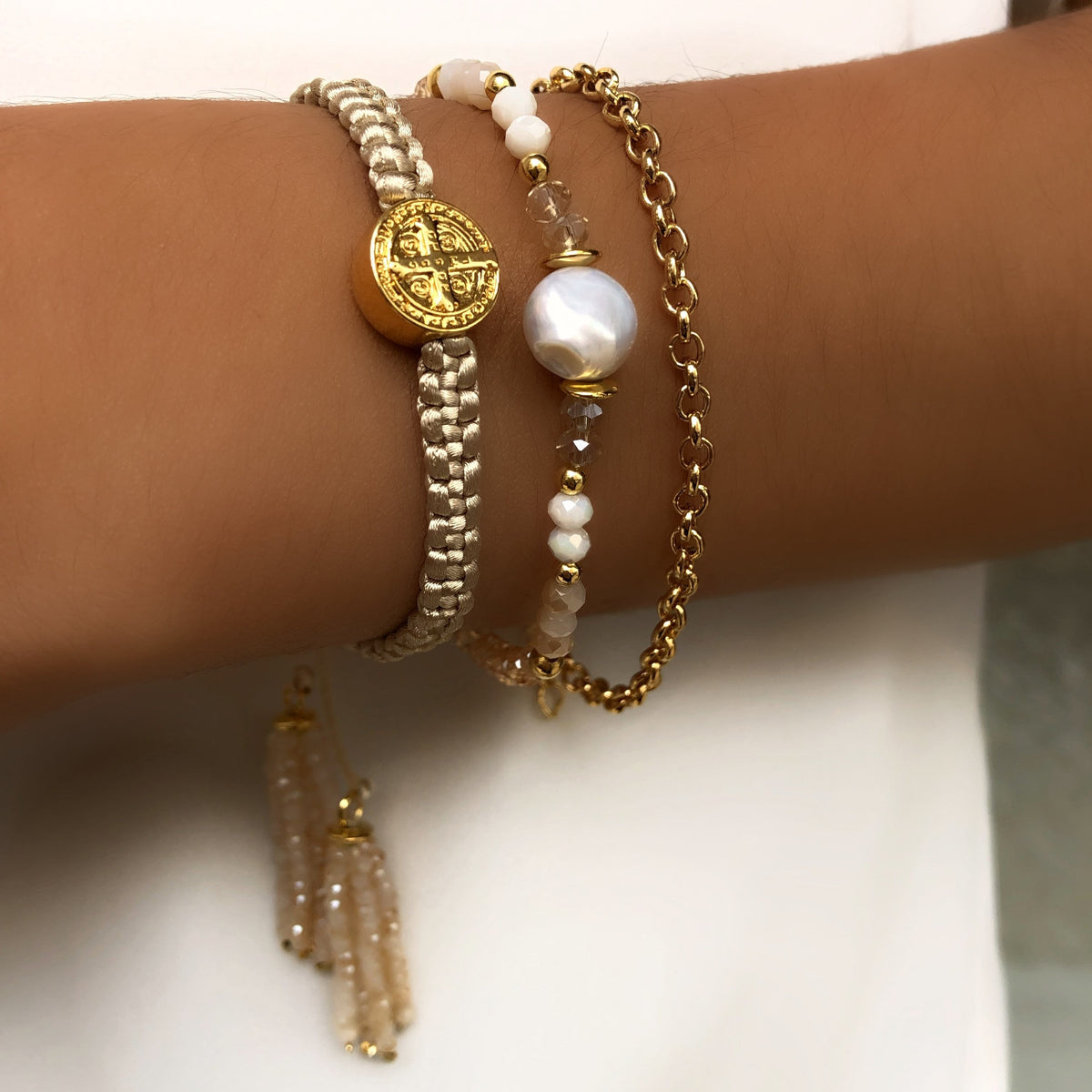 Mix de pulseiras tons perolados - Tiff Joias