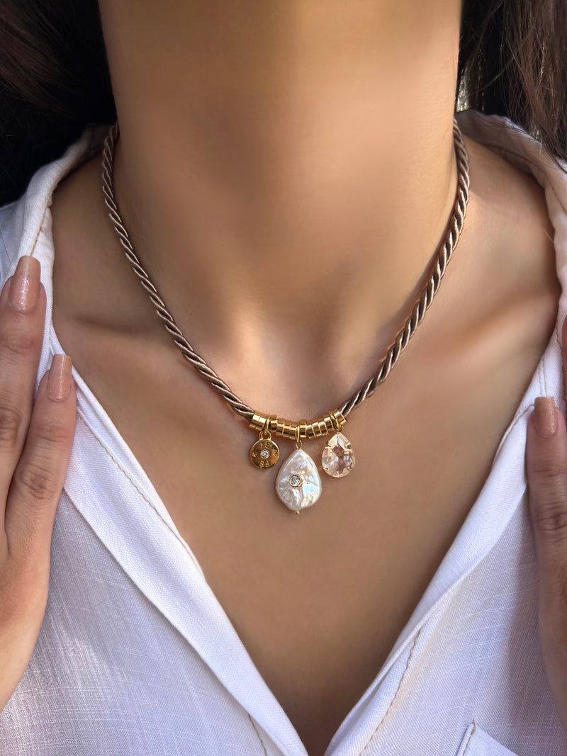 Colar Fendi Tom Avelã Com Pérola Barroca E Zircônia