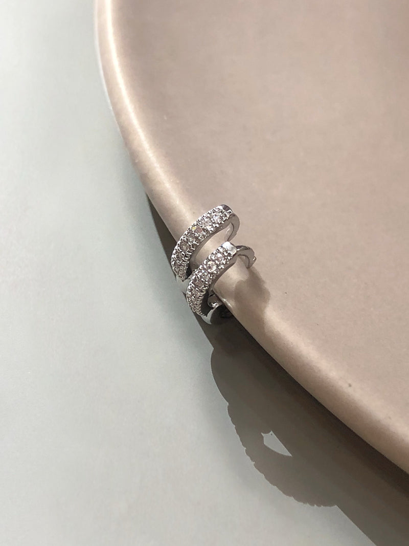 Mini Argola Cravejada Ródio Branco