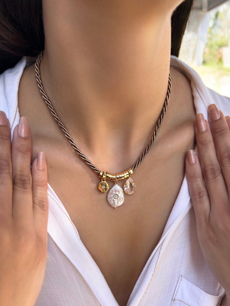 Colar Fendi Tom Avelã Com Pérola Barroca E Zircônia