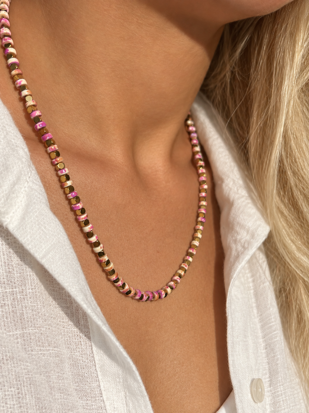 Colar Hematitas Cubos Com Disco Cor Rosa 45cm