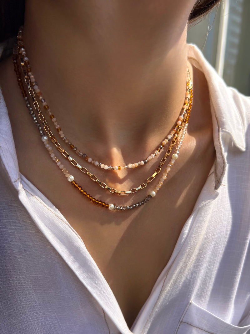 Colar Triplo Com Cristais Tons Bege