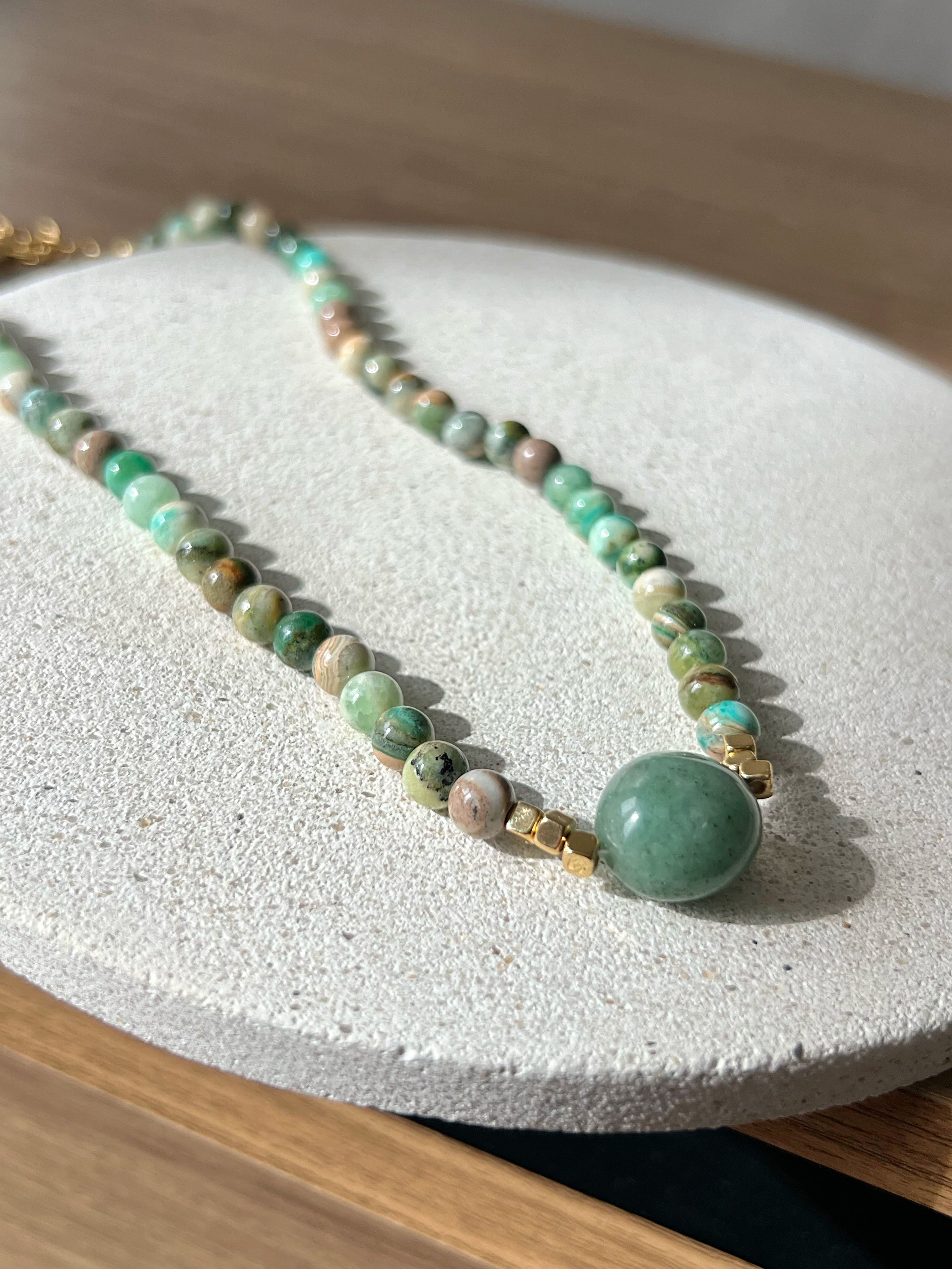 Colar Pedras Naturais Crisólita Com Esfera Quartzo Verde 40cm