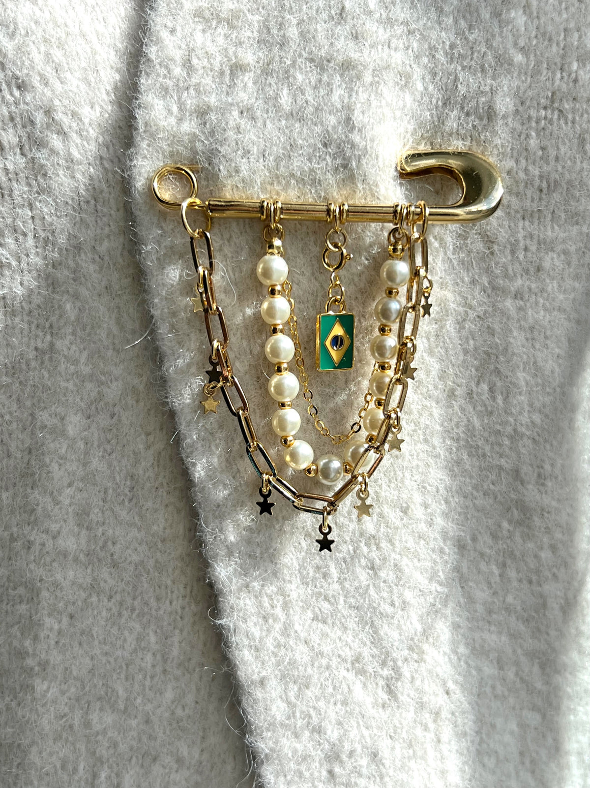 Broche Brasil Com S Pérolas e Correntes
