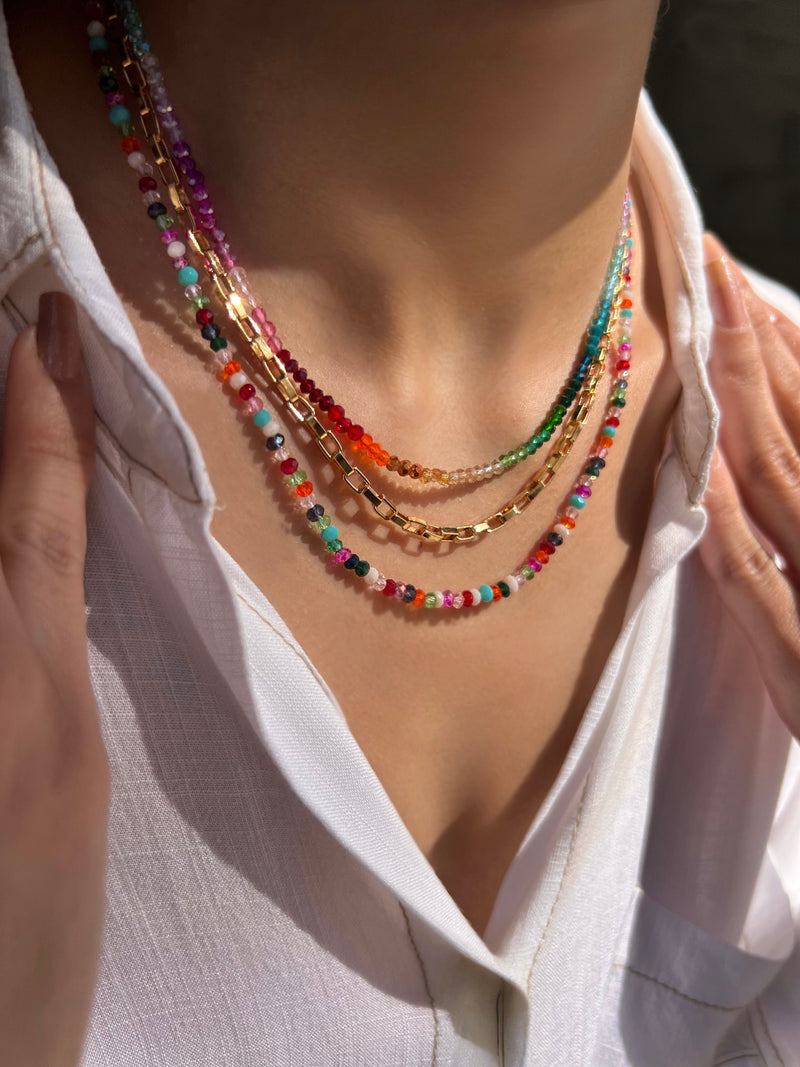 Colar Triplo Com Cristais Coloridos