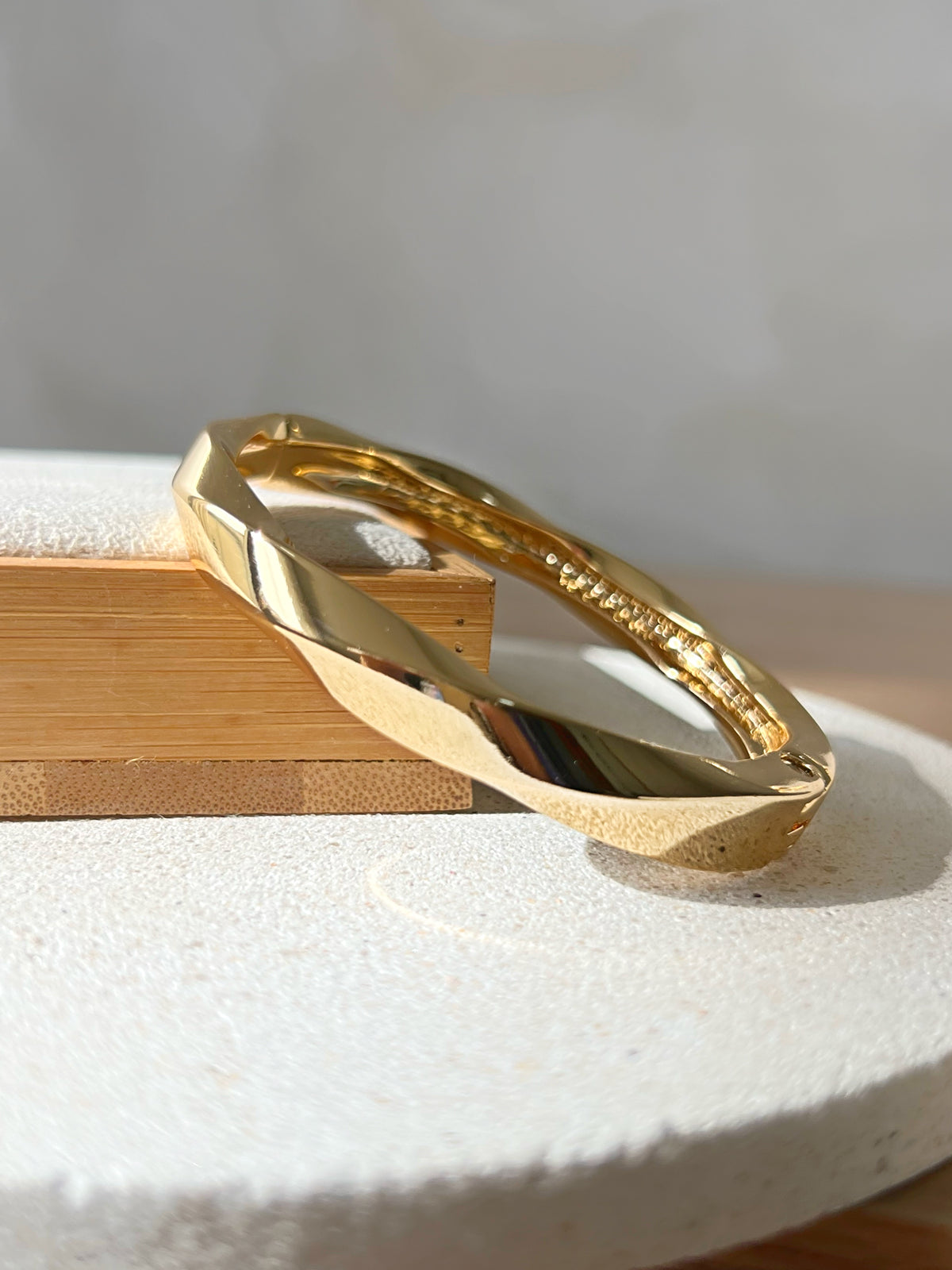 Bracelete Orgânico Torcido Banho Ouro 18k