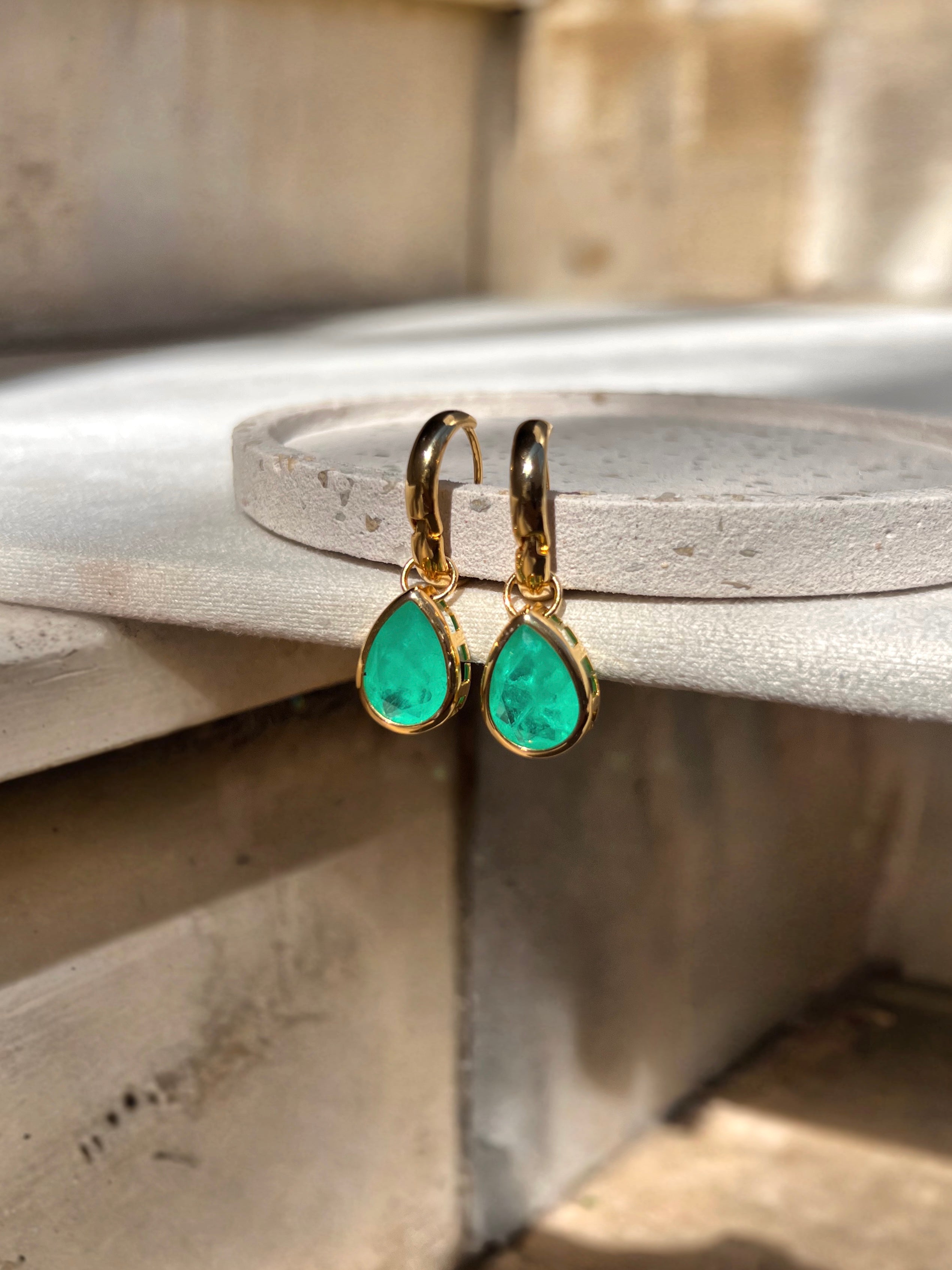 Brinco Argola Com Gota Fusion Cor Verde Paraíba