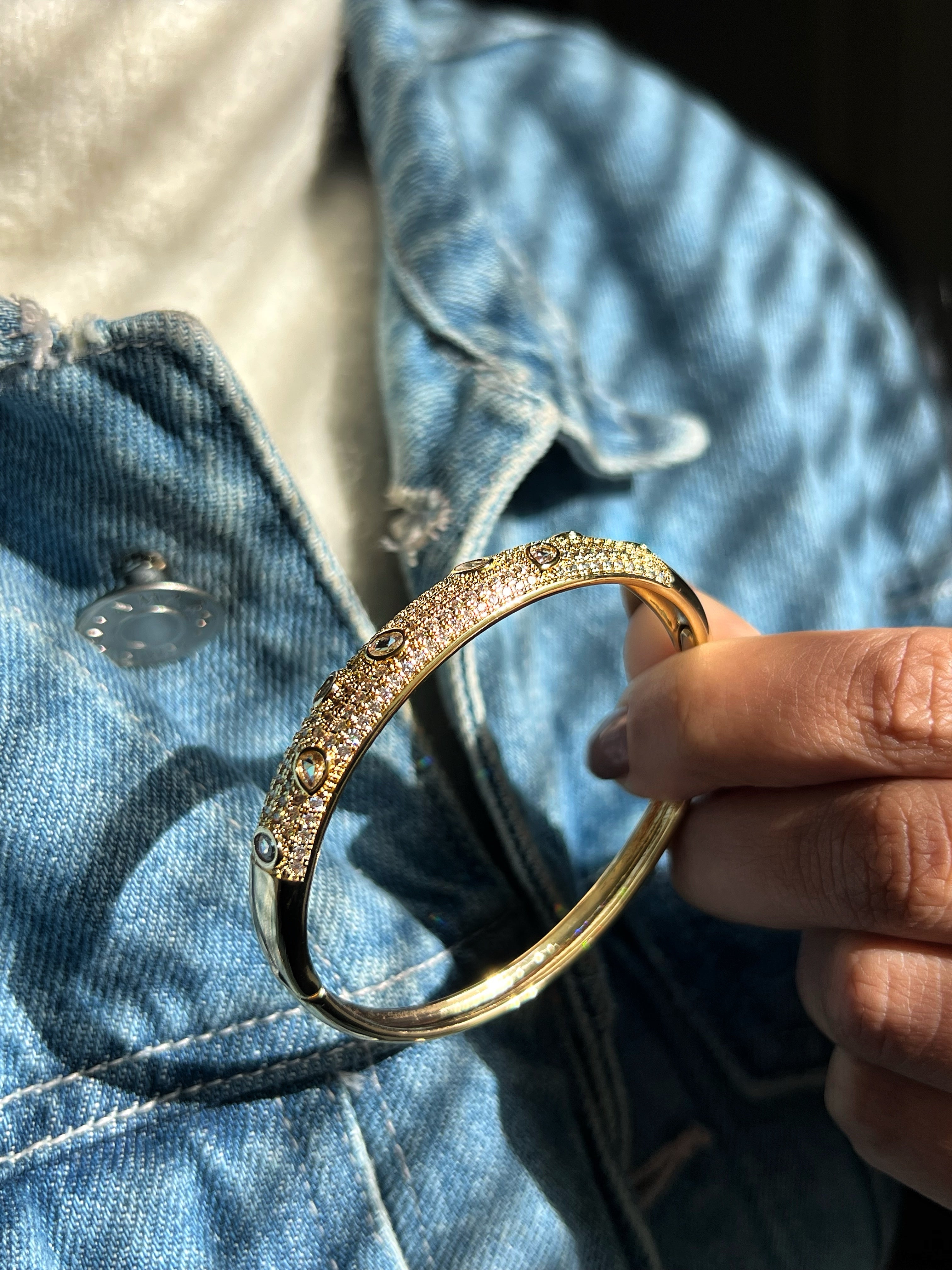 Bracelete Cravejado Com Detalhes Em Gotas Banho Ouro 18k