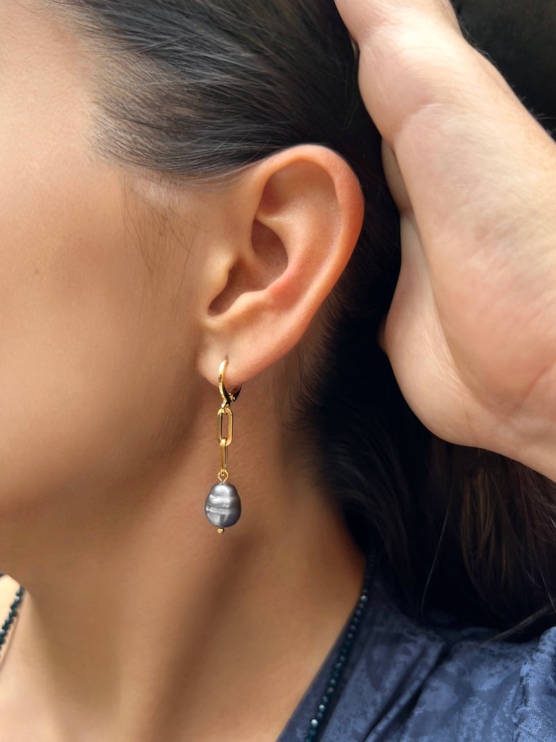 Brinco Argola Elo E Pérola Natural Cinza