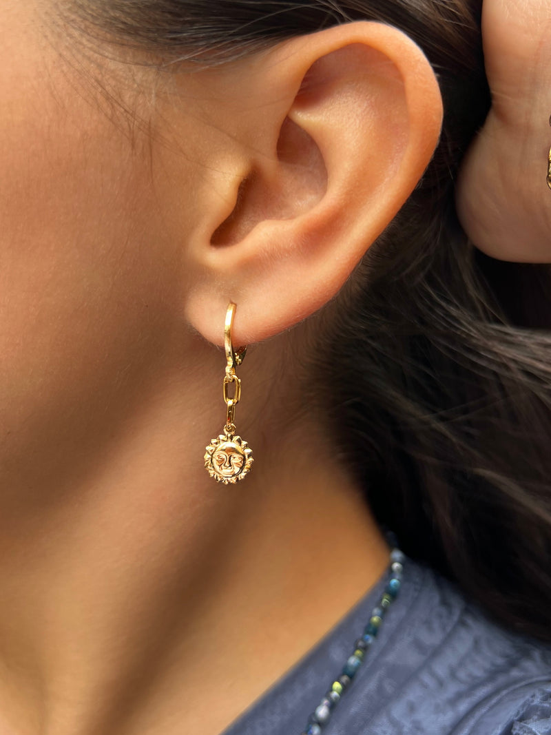 Brinco Argola Pingente Sol Banho Ouro